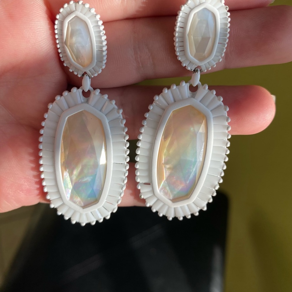 Kaki Kendra Scott earrings